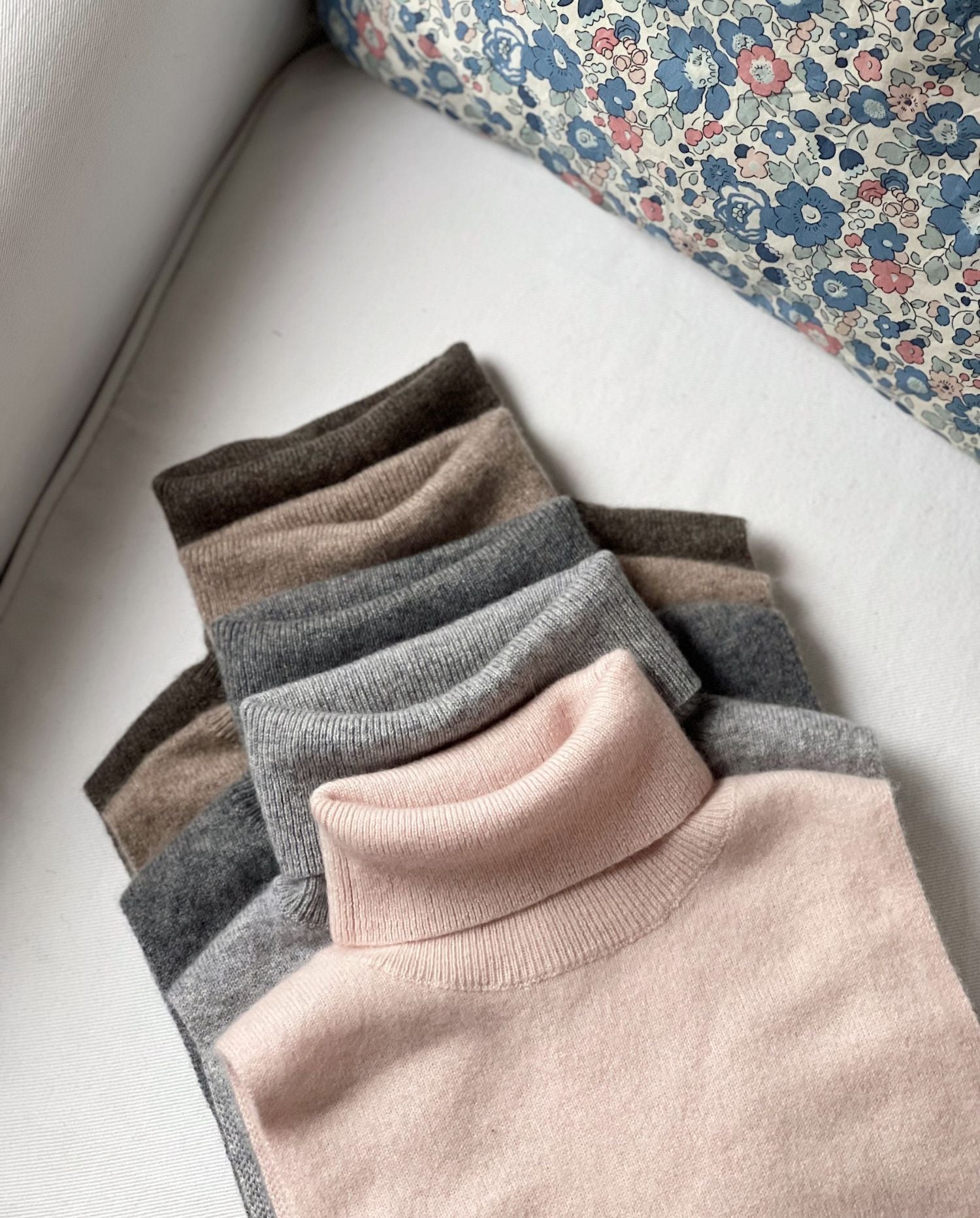 Lou Neck Cover - CO LABEL